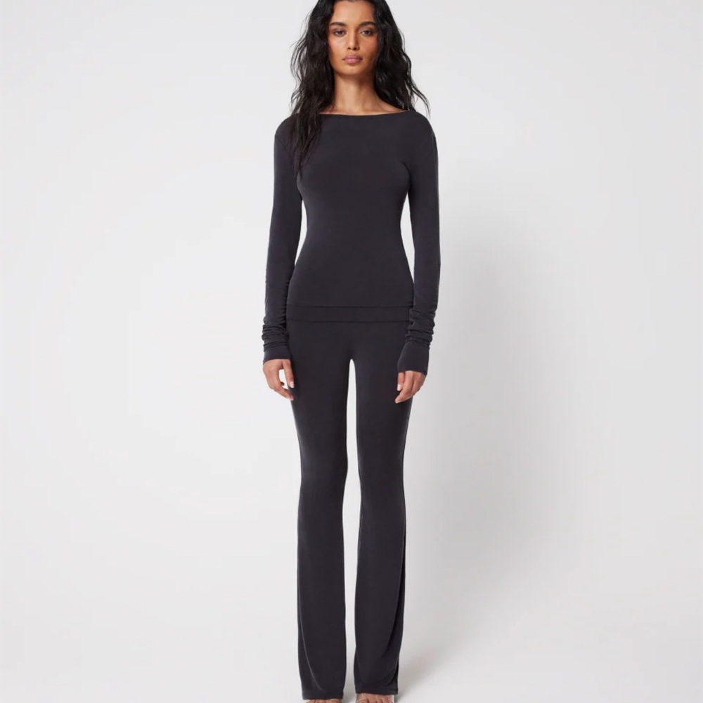khy Boat Neck Long Sleeve Top